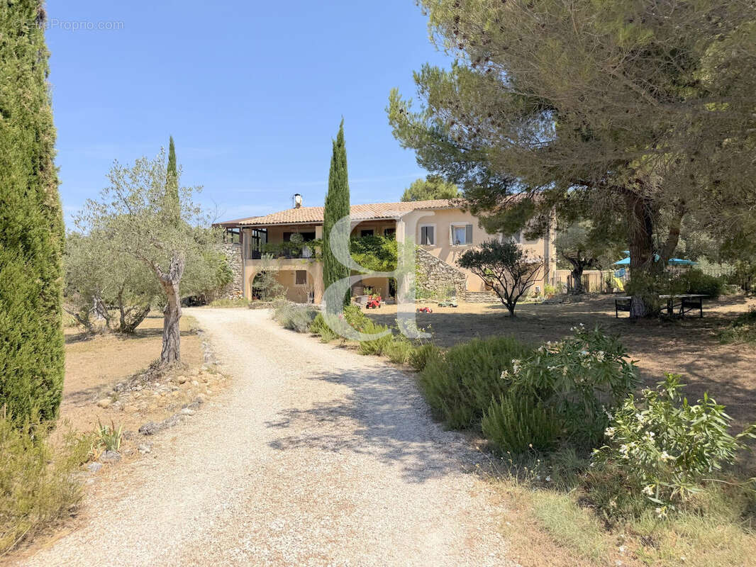 Maison à L'ISLE-SUR-LA-SORGUE