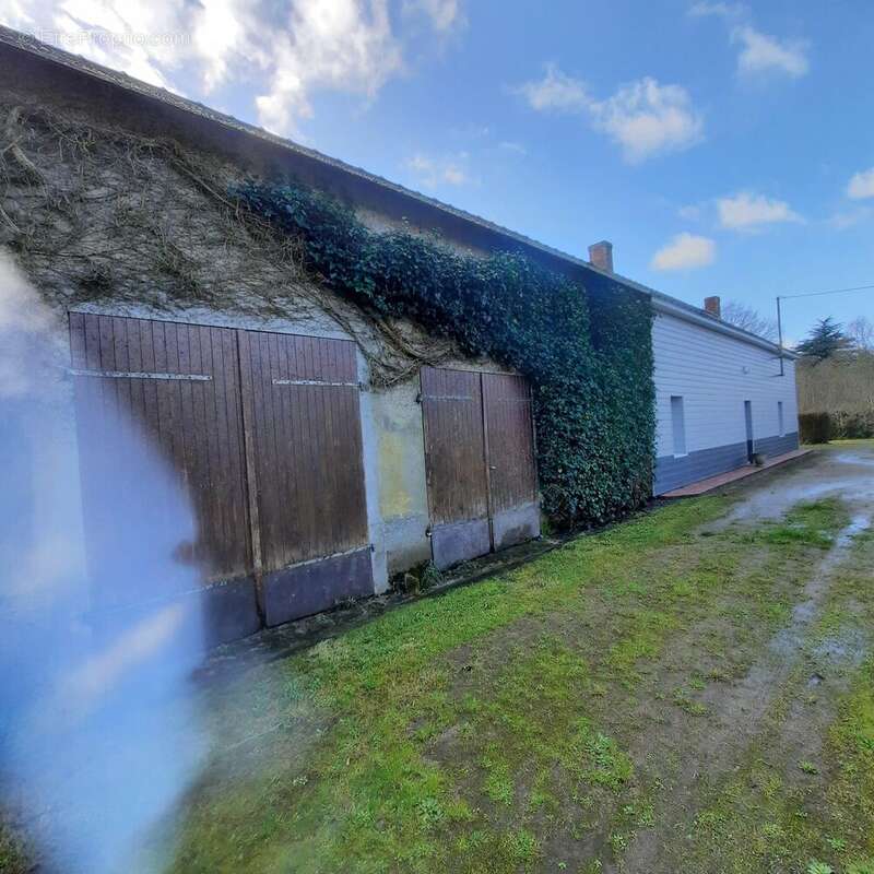 Maison à SAINT-ETIENNE-DE-MONTLUC