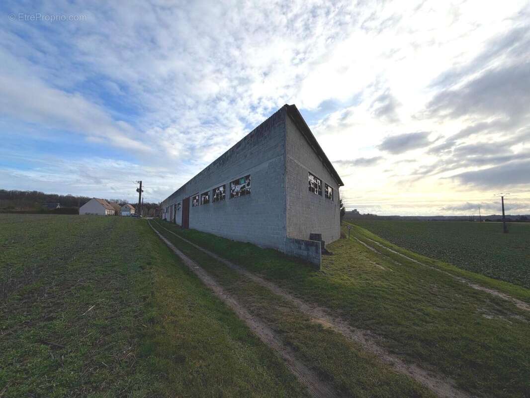 Commerce à COUCY-LE-CHATEAU-AUFFRIQUE