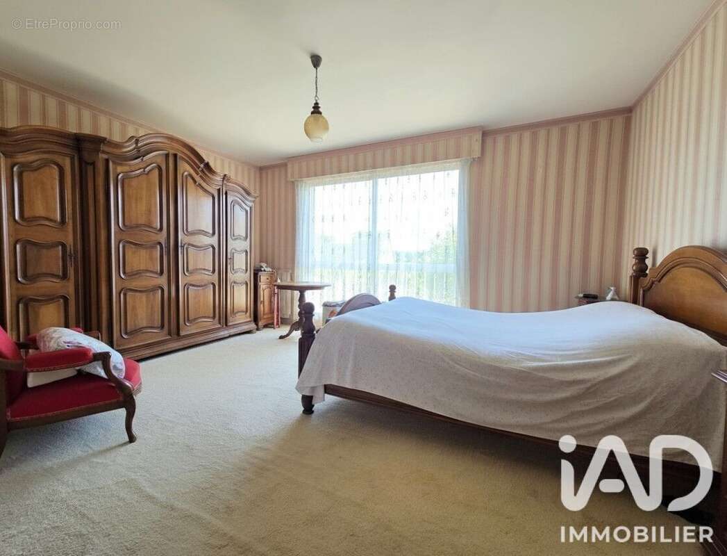 Maison 220 m² à Sainte-Radegonde  - photo 8