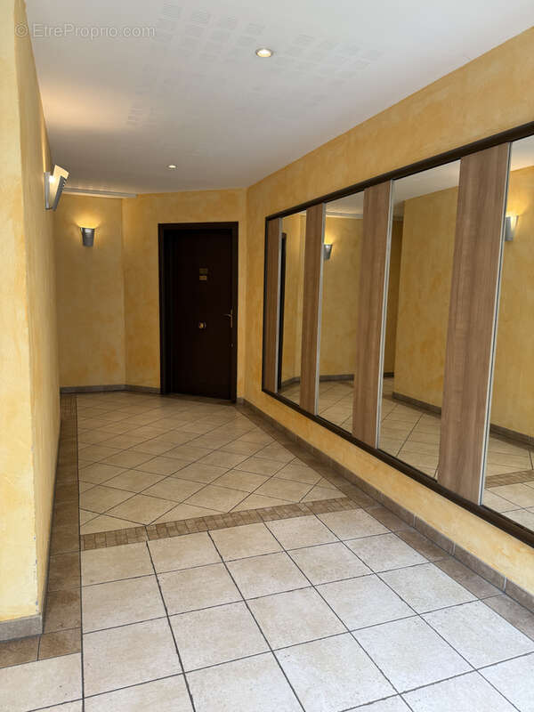 Appartement à GREZIEU-LA-VARENNE