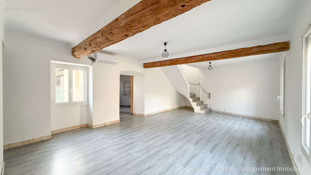 Appartement à CADEROUSSE