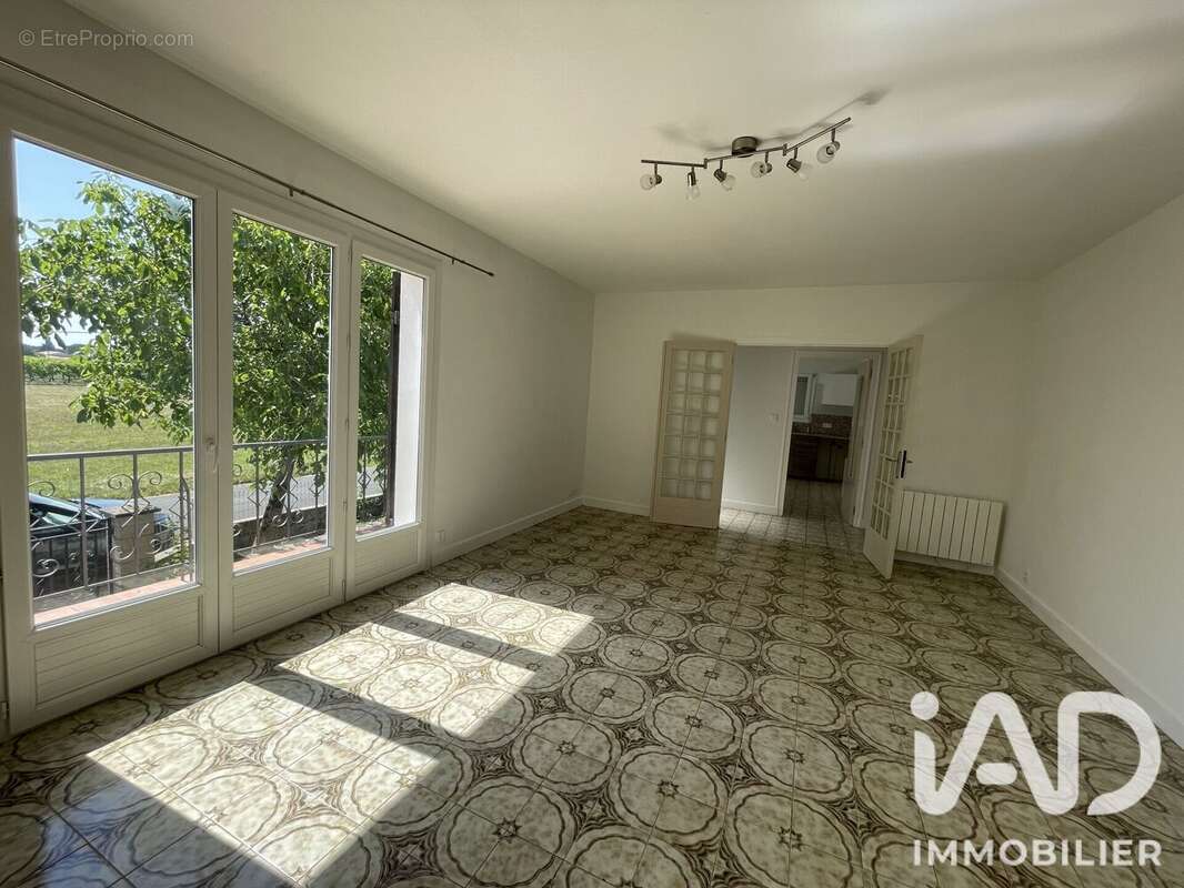 Maison 138 m² à Germignac  - photo 6