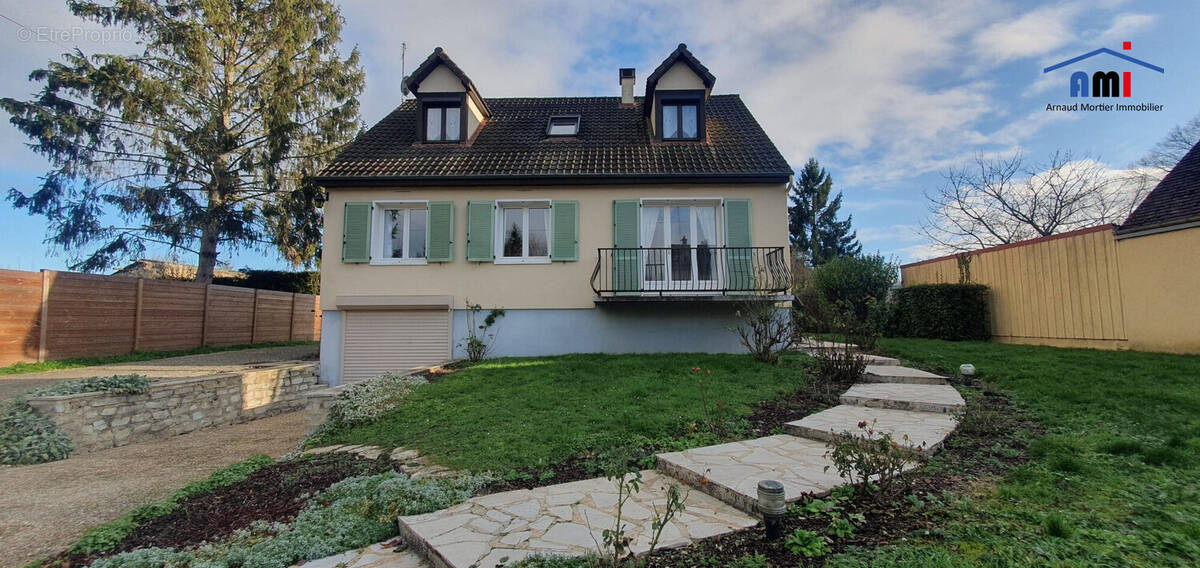 Maison à MOUTIERS-AU-PERCHE