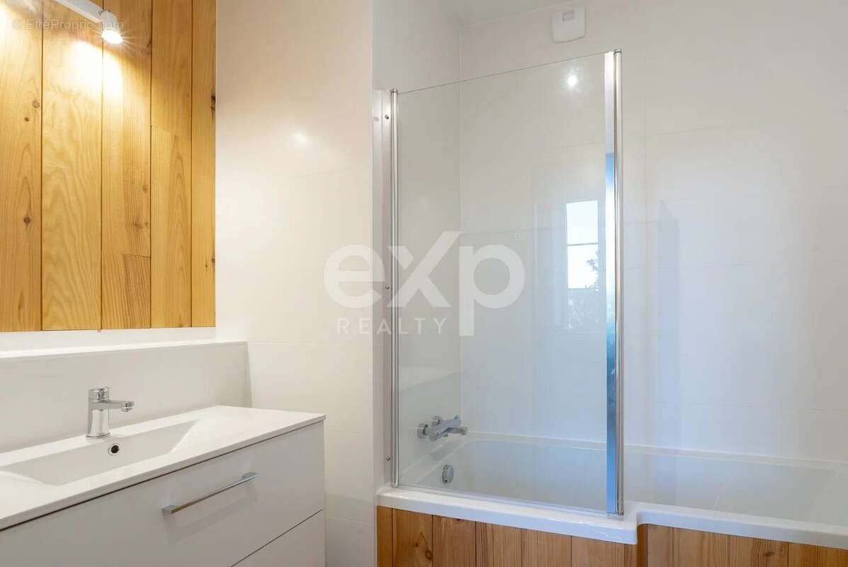 Appartement à SALLES