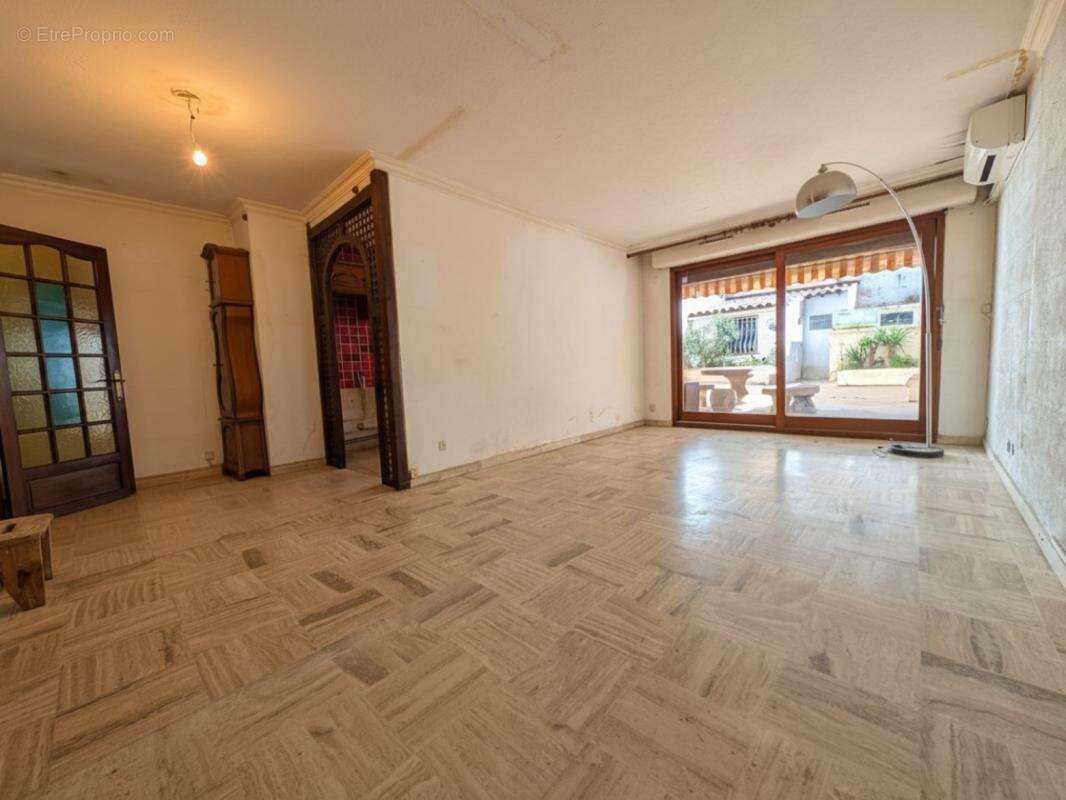 Appartement à MARSEILLE-5E