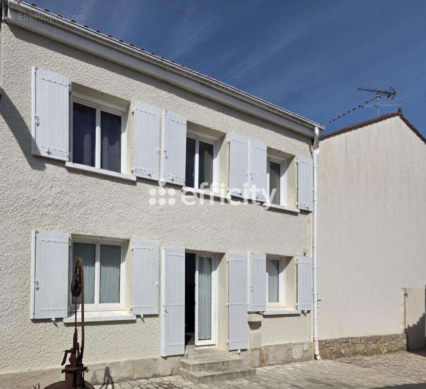 Maison à LA JARRIE