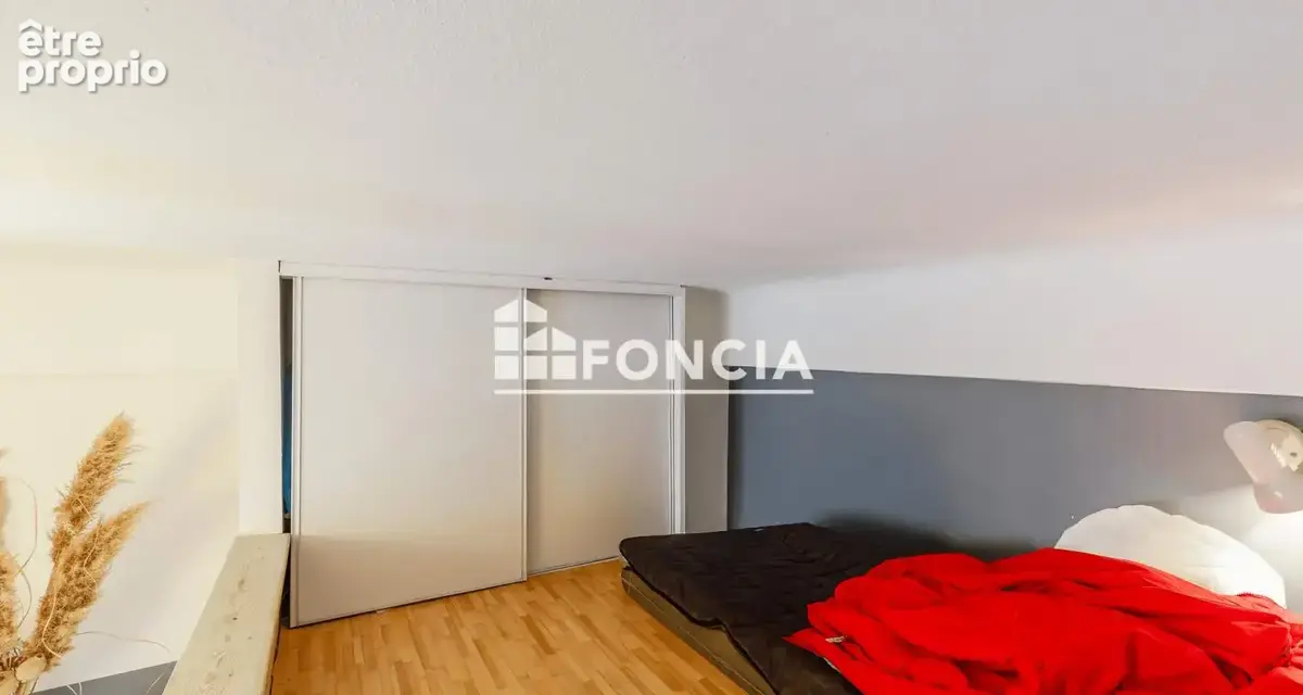 LES SABLES D'OLONNE - CENTRE REMBLAI ET PLAGE - Studio avec mezzanine et balcon dans immeuble de caractère - 50m de la plage - photo 6