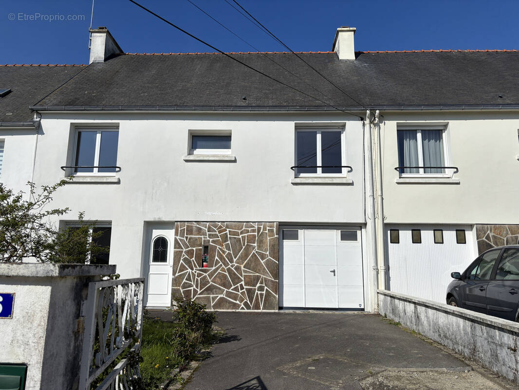 Maison à LE RELECQ-KERHUON