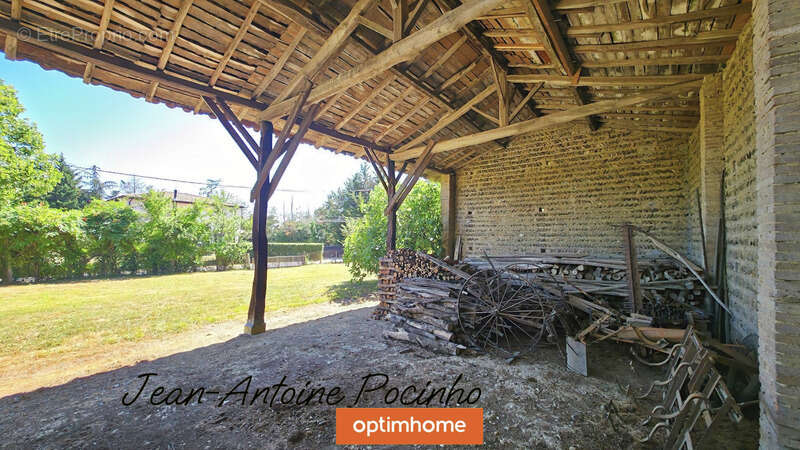 Maison à SAINTE-FOY-DE-PEYROLIERES