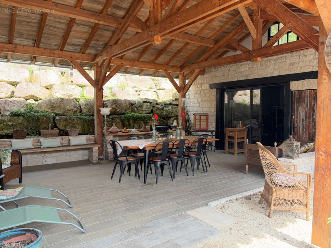 Maison à CASTELNAU-MONTRATIER