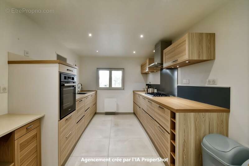 Maison familiale rénovée – 3 chambres – Chambre indépendante – Garage – Jardin – Vue campagne- AINAY LE VIEIL (18) - photo 9