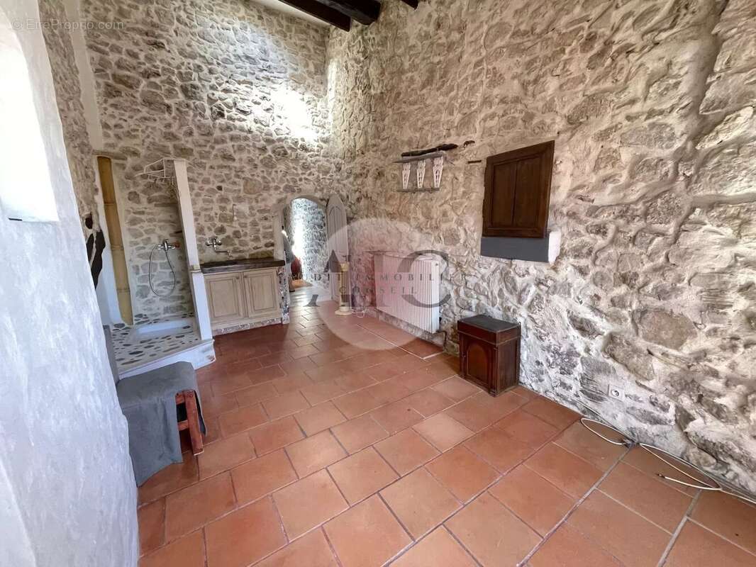 Maison à MONTAUROUX