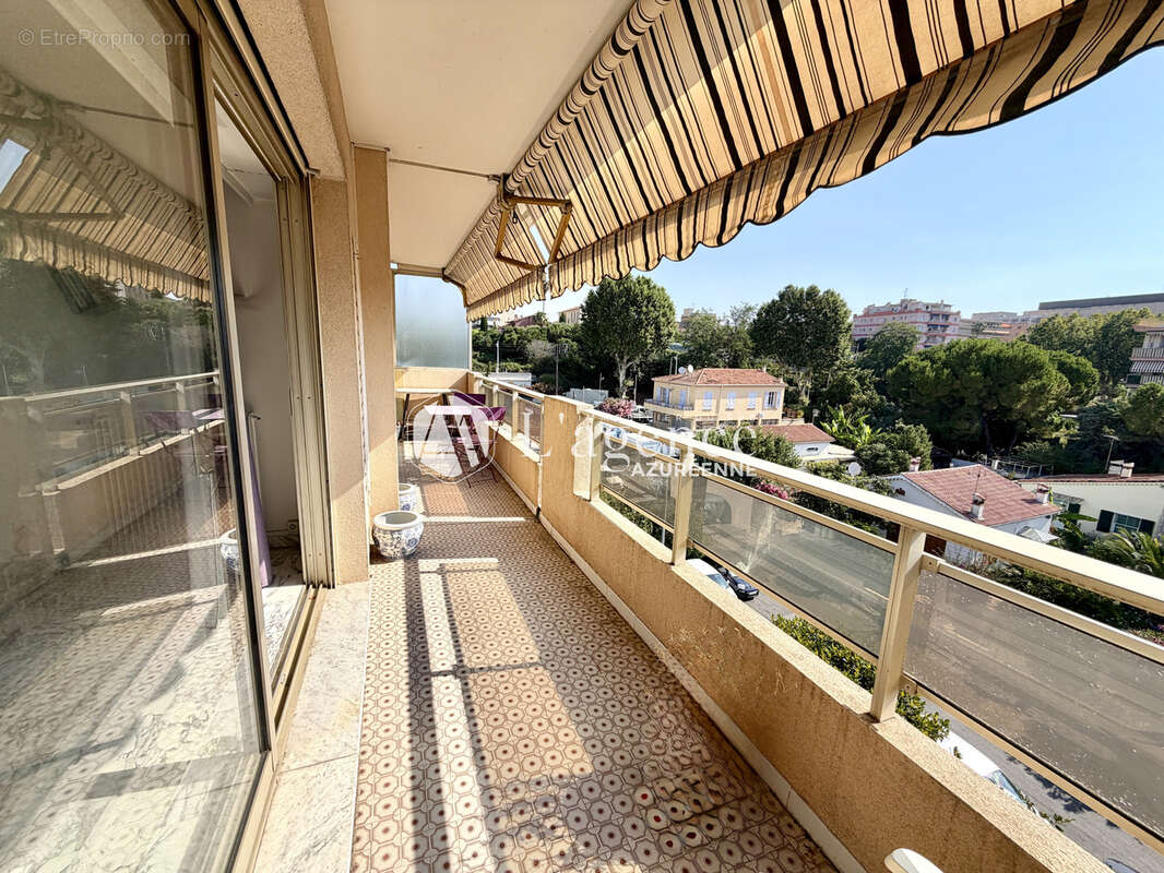 Appartement à SAINT-LAURENT-DU-VAR
