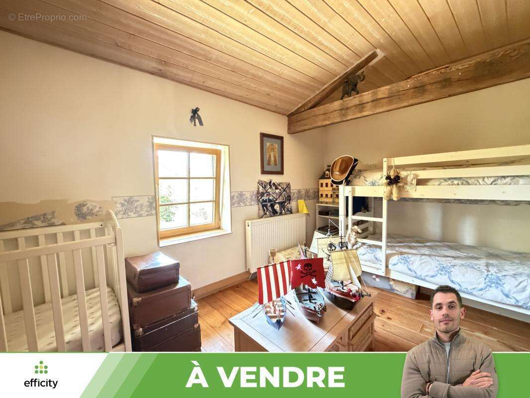 Maison 260 m² à Couhe  - photo 12