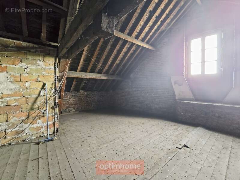 Maison à CROISILLES