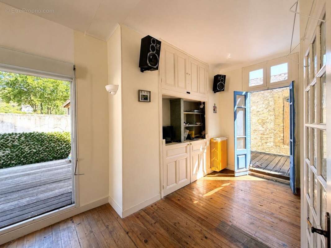 Spacieuse maison de ville, 164m² hab, 4 chambres, terrasse, garage, quillan centre - photo 9