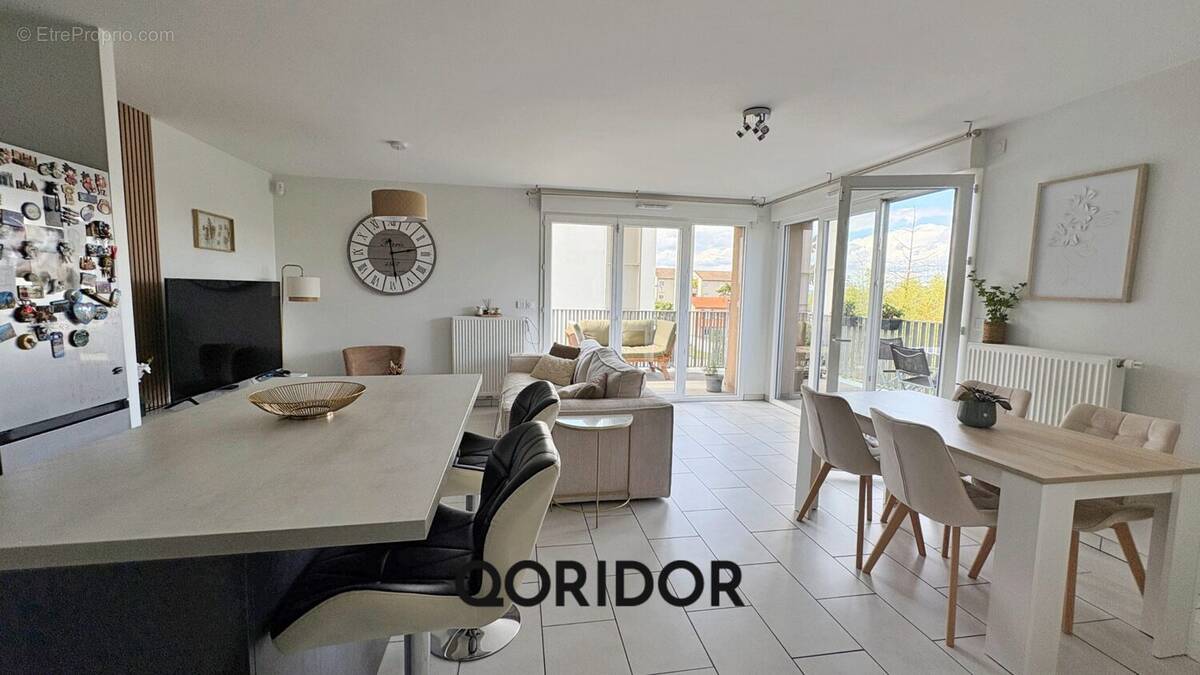 Appartement à MEYZIEU