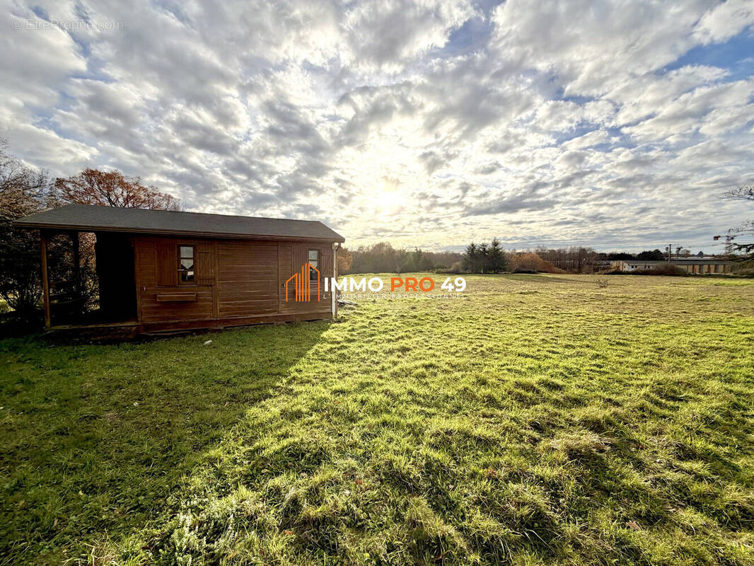 Terrain à LA ROMAGNE