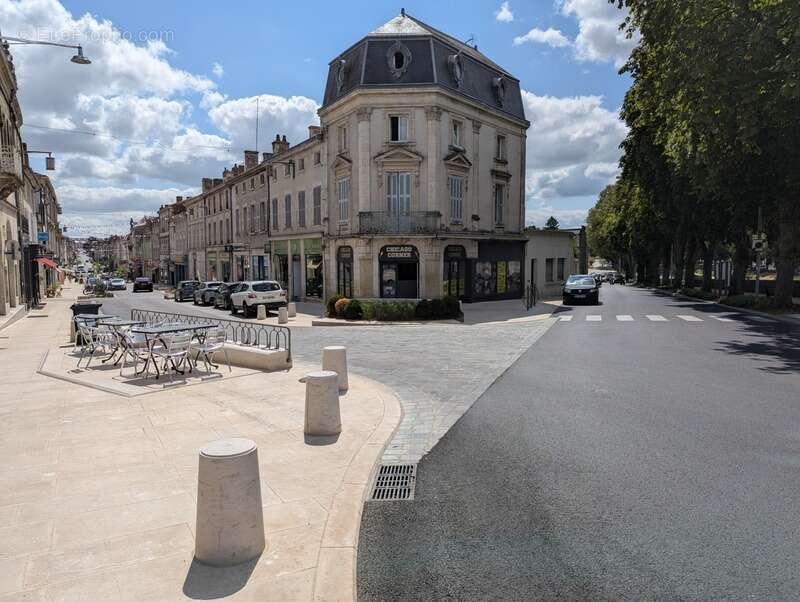 Commerce à FONTENAY-LE-COMTE