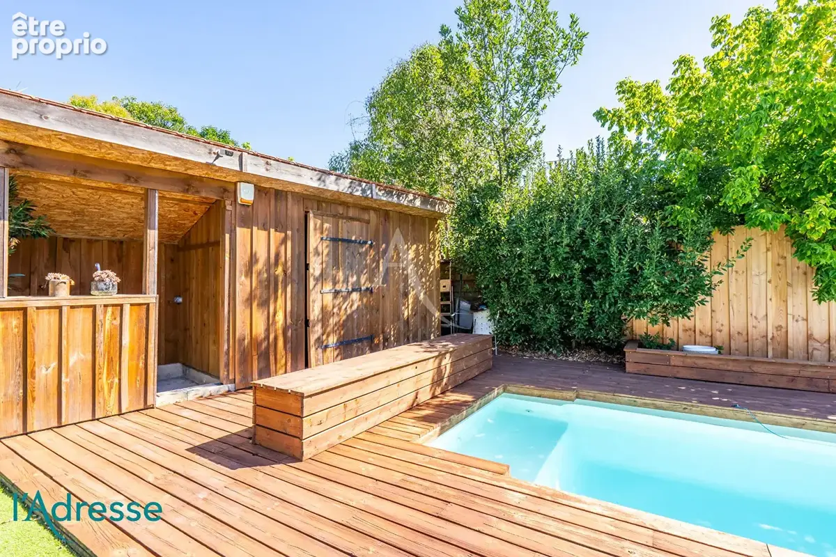 GRADIGNAN proche des commerces - Maison moderne de plain-pied avec piscine - photo 12