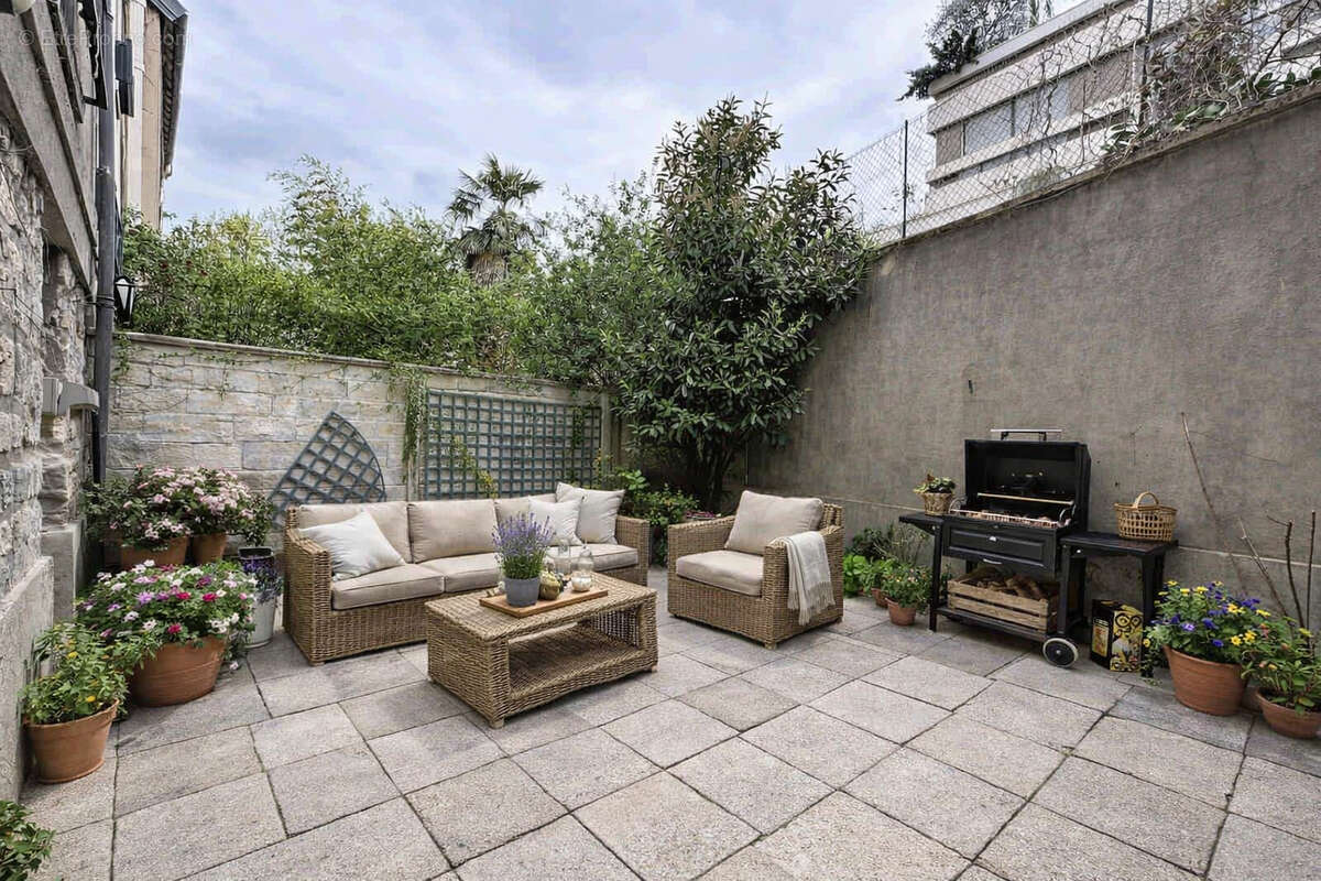 Maison à SURESNES
