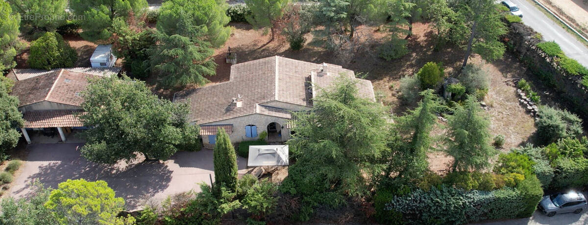 Maison à GORDES