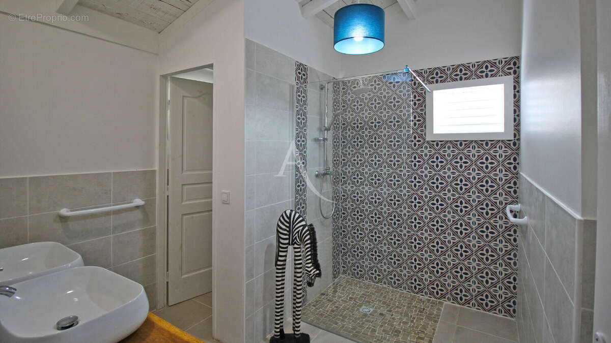 Maison à LES TROIS-ILETS