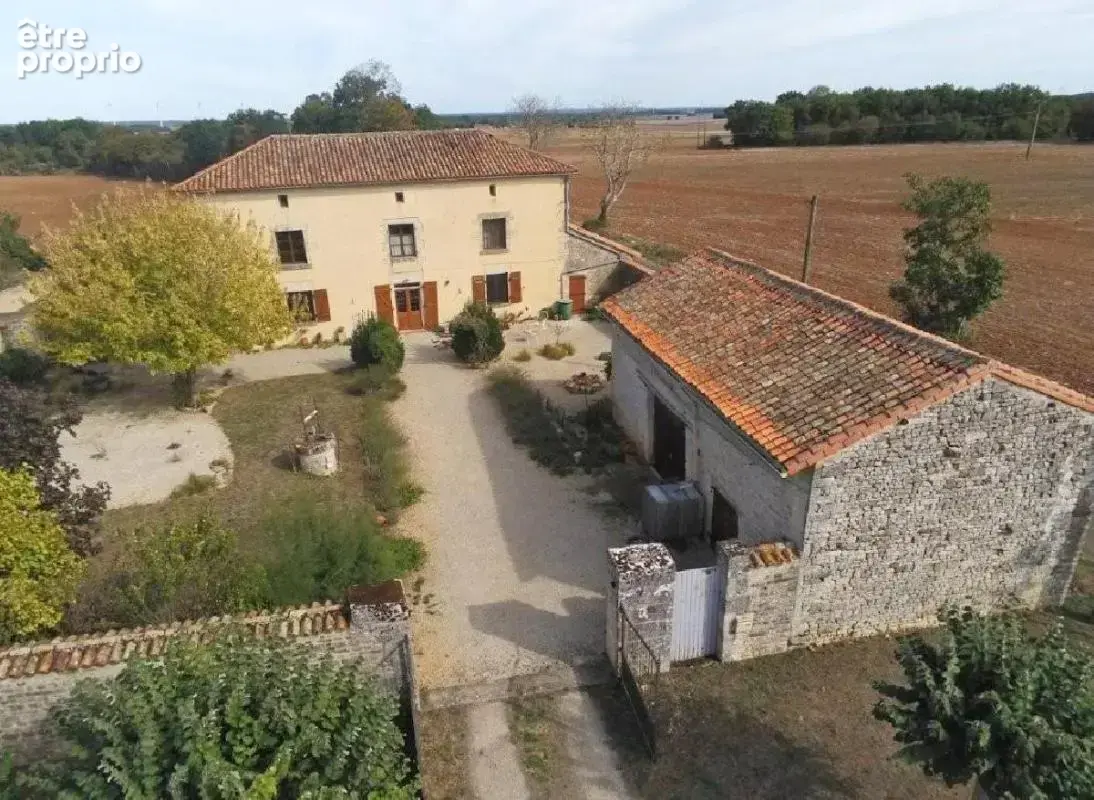 Maison 5 pièces 157 m² à vendre à Villefagnan (16240) - photo 2