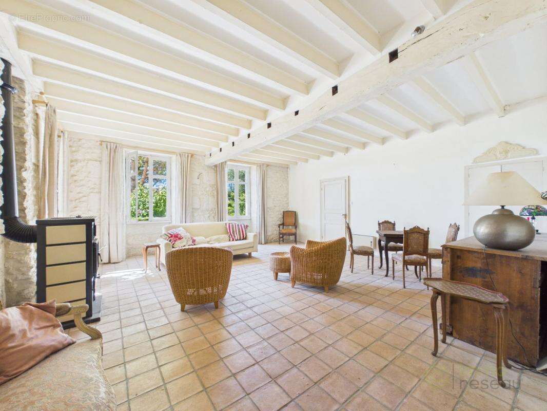 Maison 205 m² à Saint-Thomas-De-Conac  - photo 2