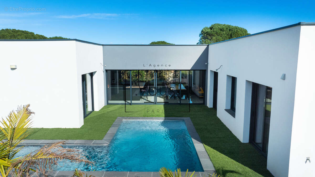 Maison à ROQUEBRUNE-SUR-ARGENS