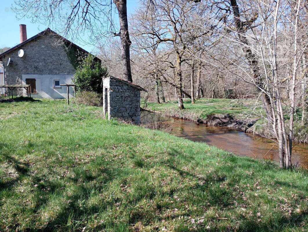 Maison à PEYRAT-LE-CHATEAU
