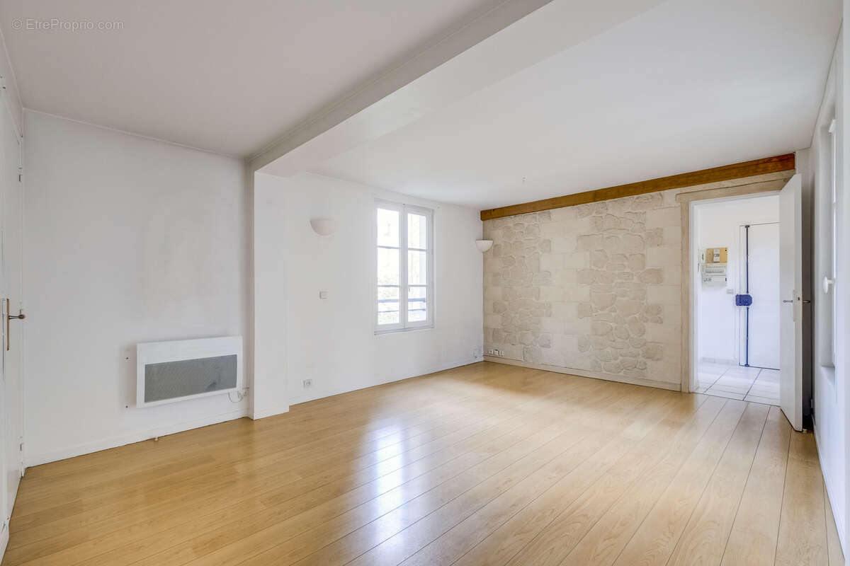 Appartement à PARIS-3E