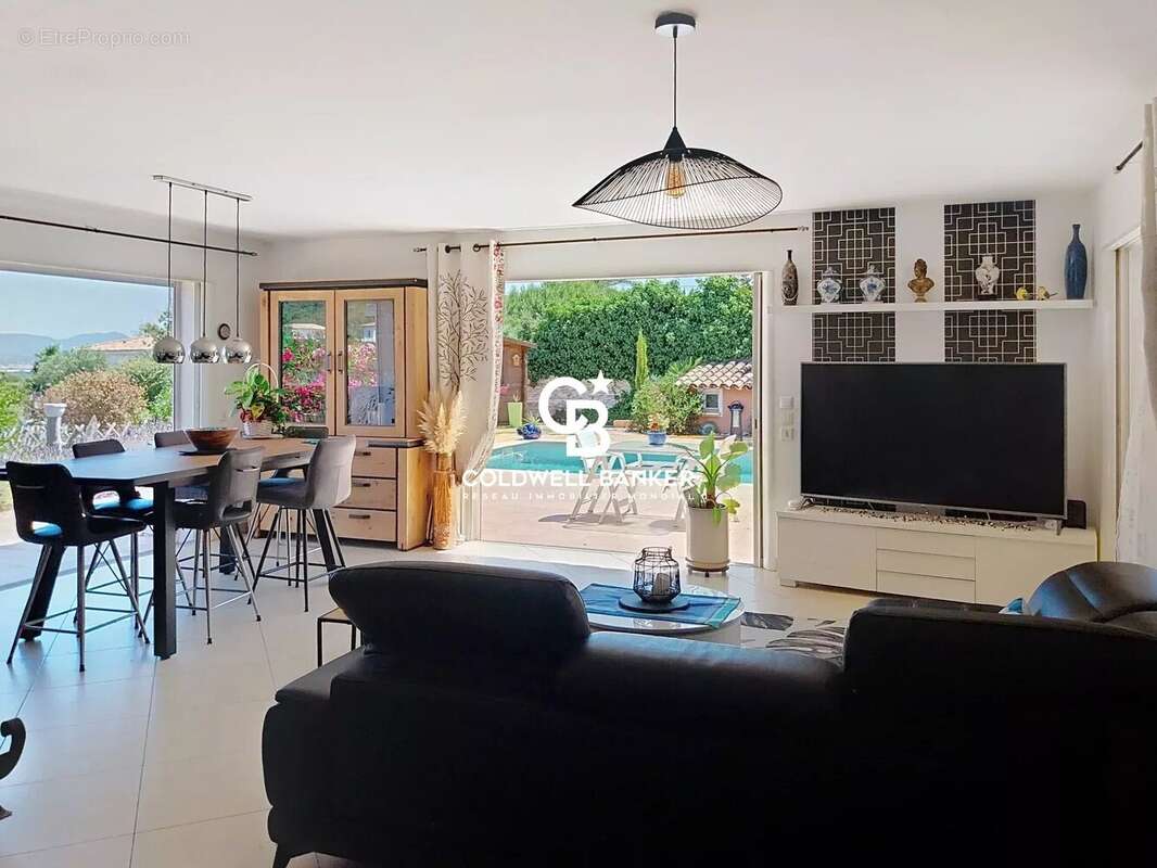 Saint-Aygulf – Élégante propriété familiale avec appartement indépendant, piscine et cadre naturel d'exception. - photo 8