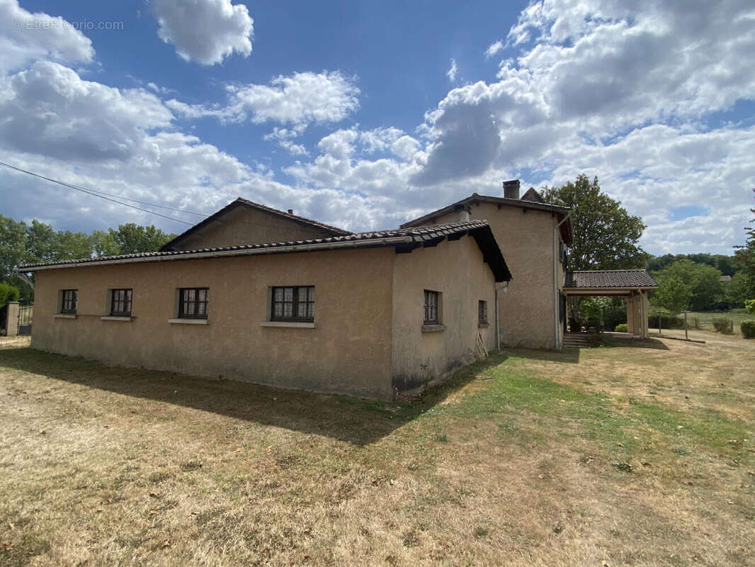 garage - Maison à CHENAUD