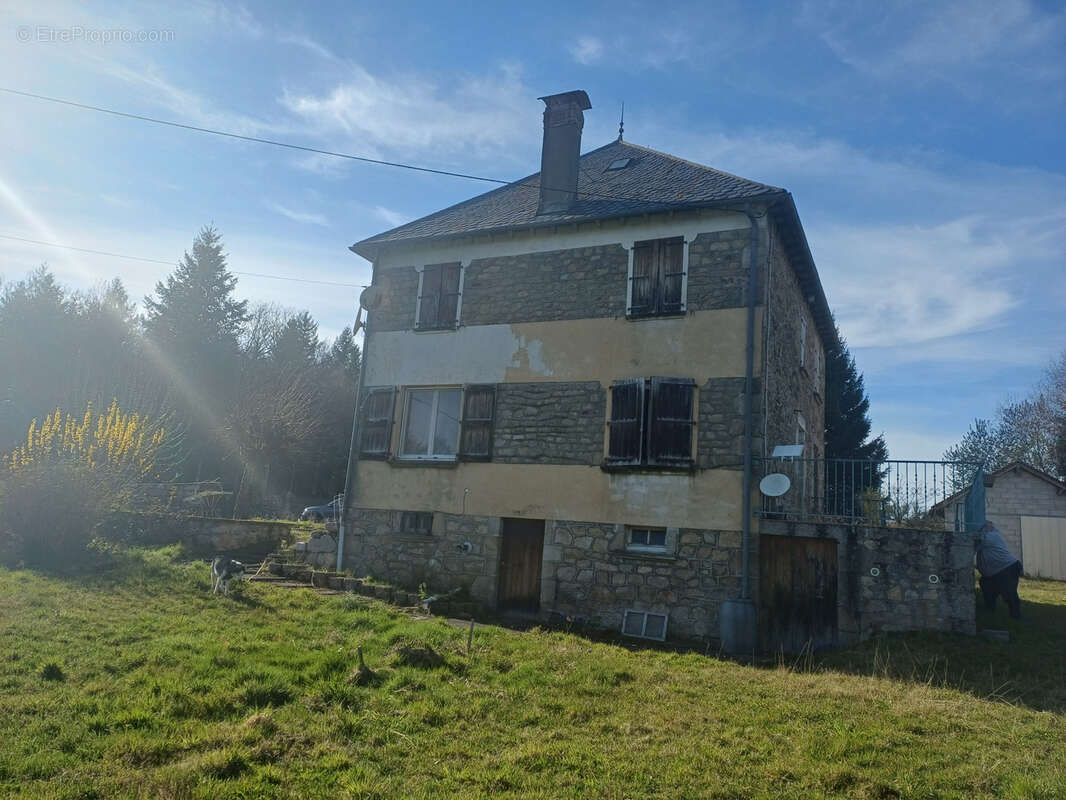 Maison à SAINT-PRIVAT