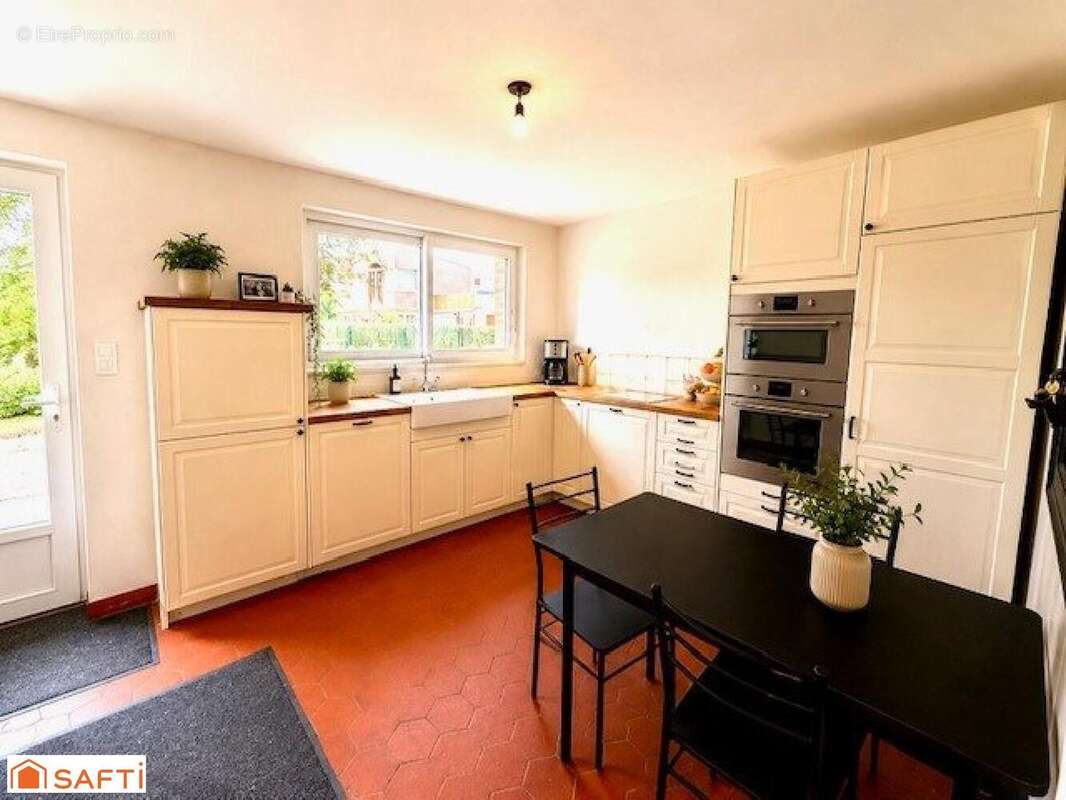 Maison 188 m² à Saint-Amand-Les-Eaux  - photo 2