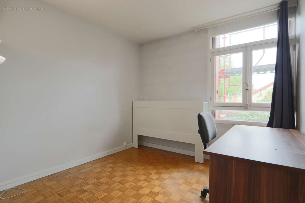 Appartement à LES PAVILLONS-SOUS-BOIS
