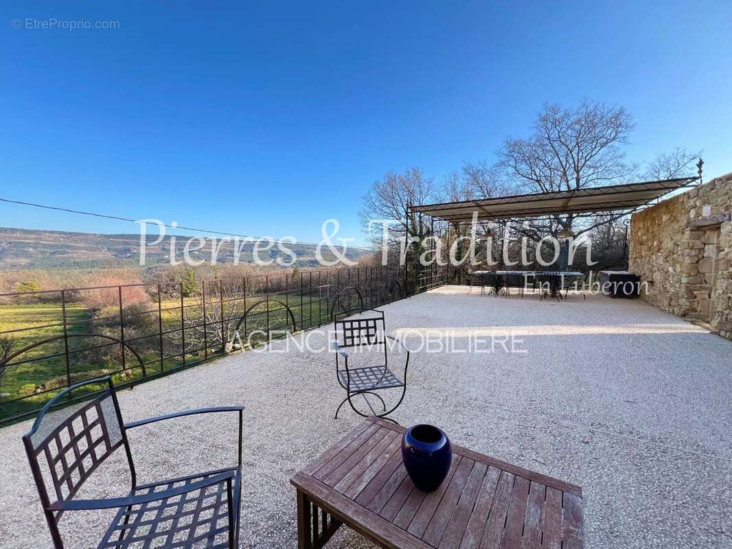 Maison à SIMIANE-LA-ROTONDE