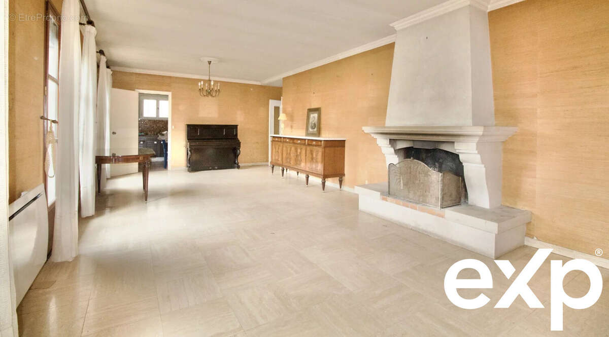 Maison à LE MESNIL-SAINT-DENIS