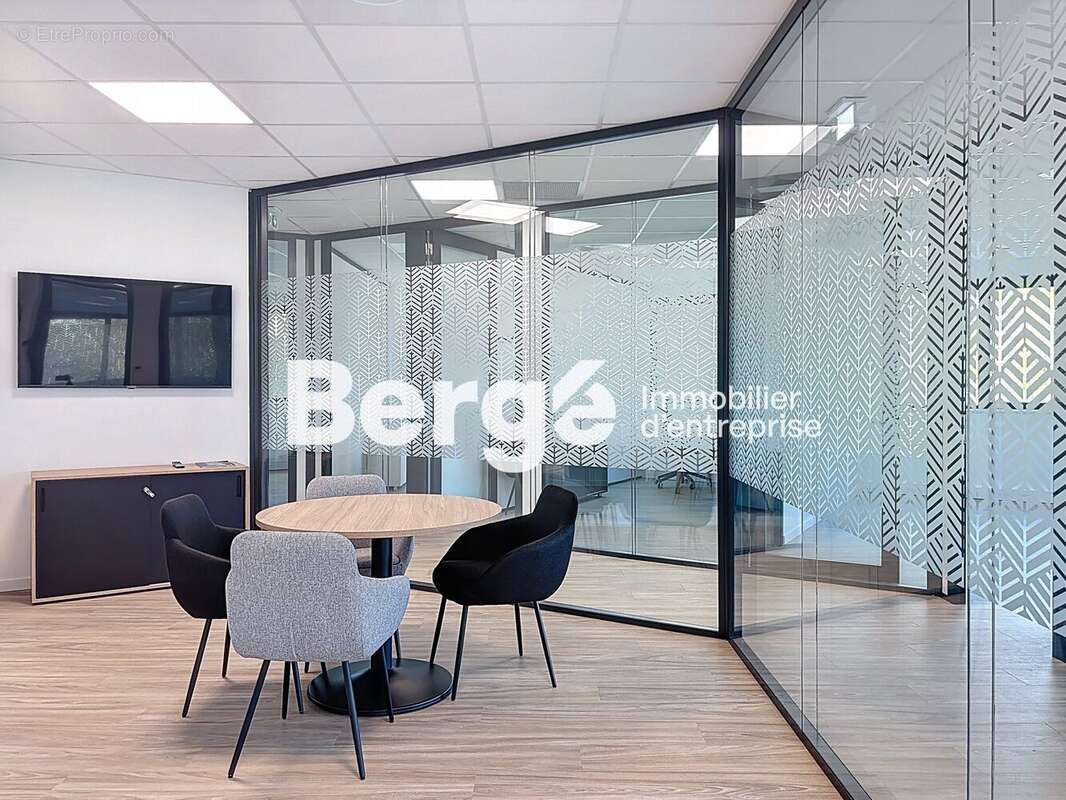 Commerce à VALBONNE