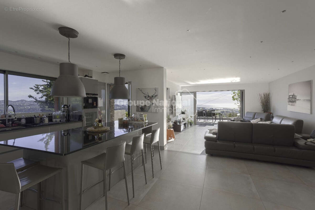 Maison à MANDELIEU-LA-NAPOULE