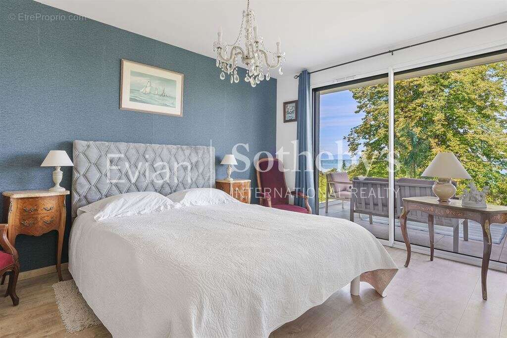 Evian les Bains, T4 dans une résidence très récente avec large balcon vue lac. - photo 10