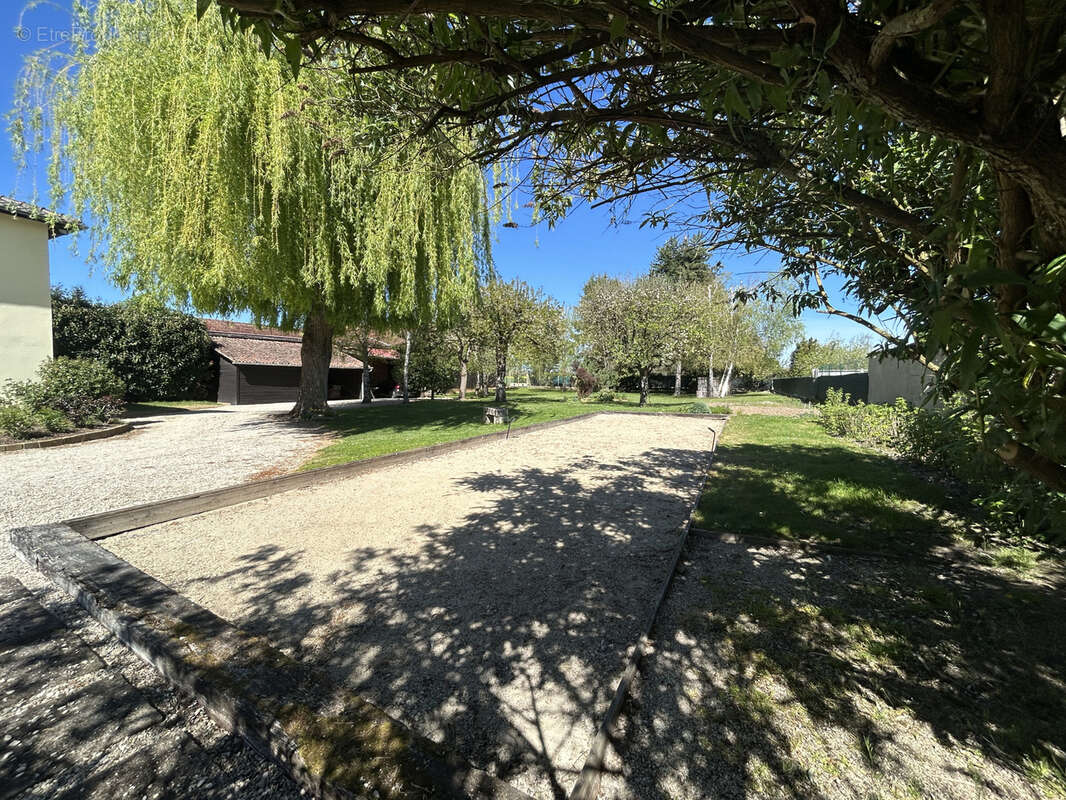 Maison à MONCETZ-L'ABBAYE