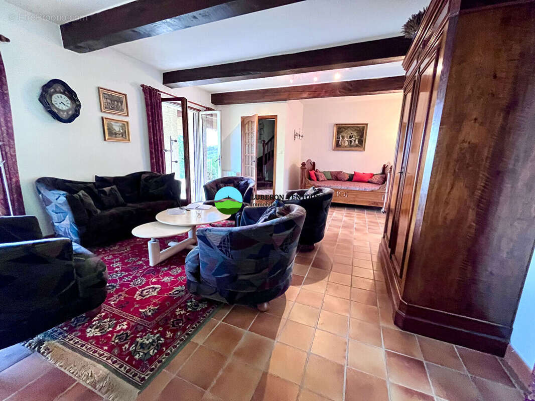 Maison à LA ROQUE-SUR-PERNES