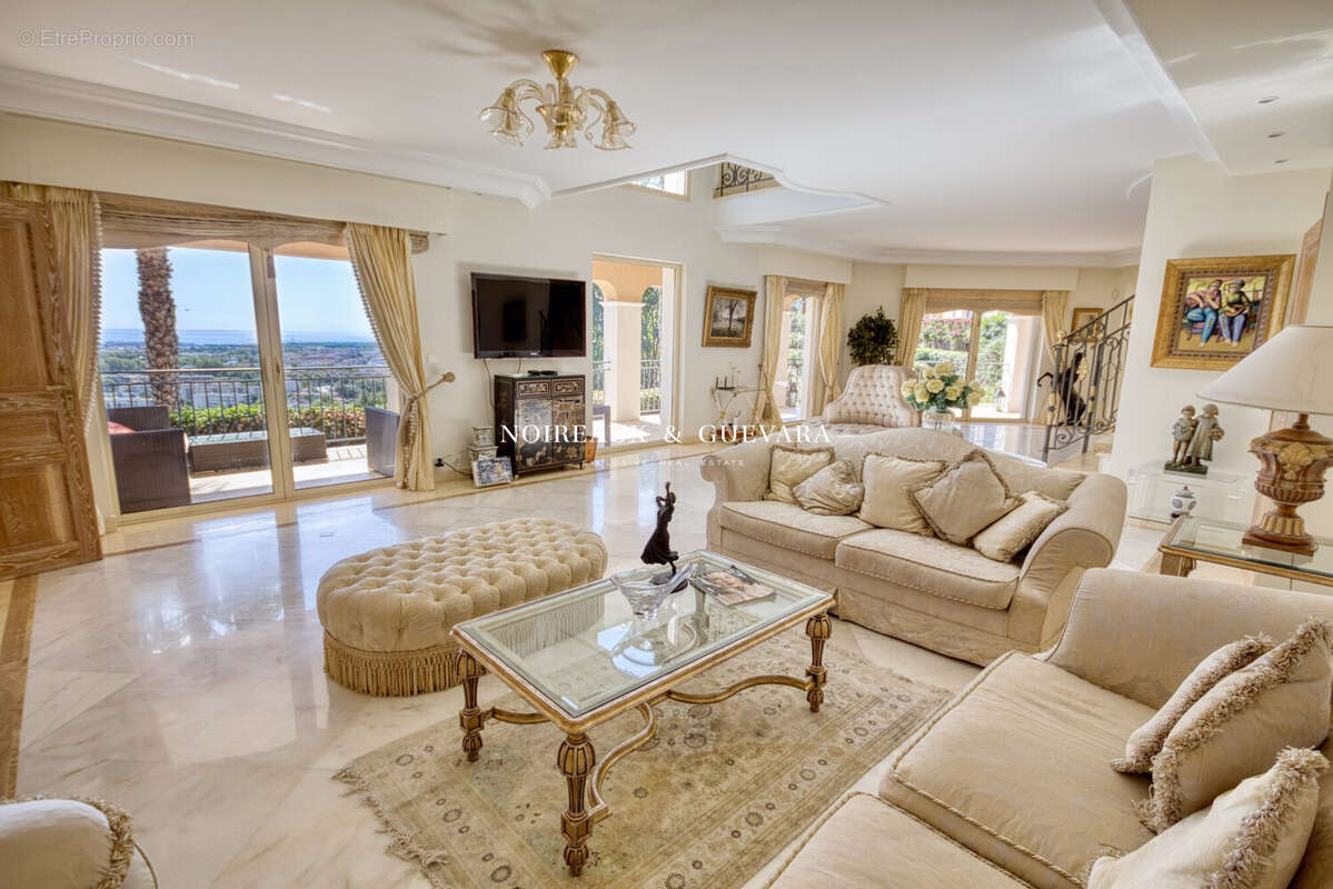 Maison à MANDELIEU-LA-NAPOULE