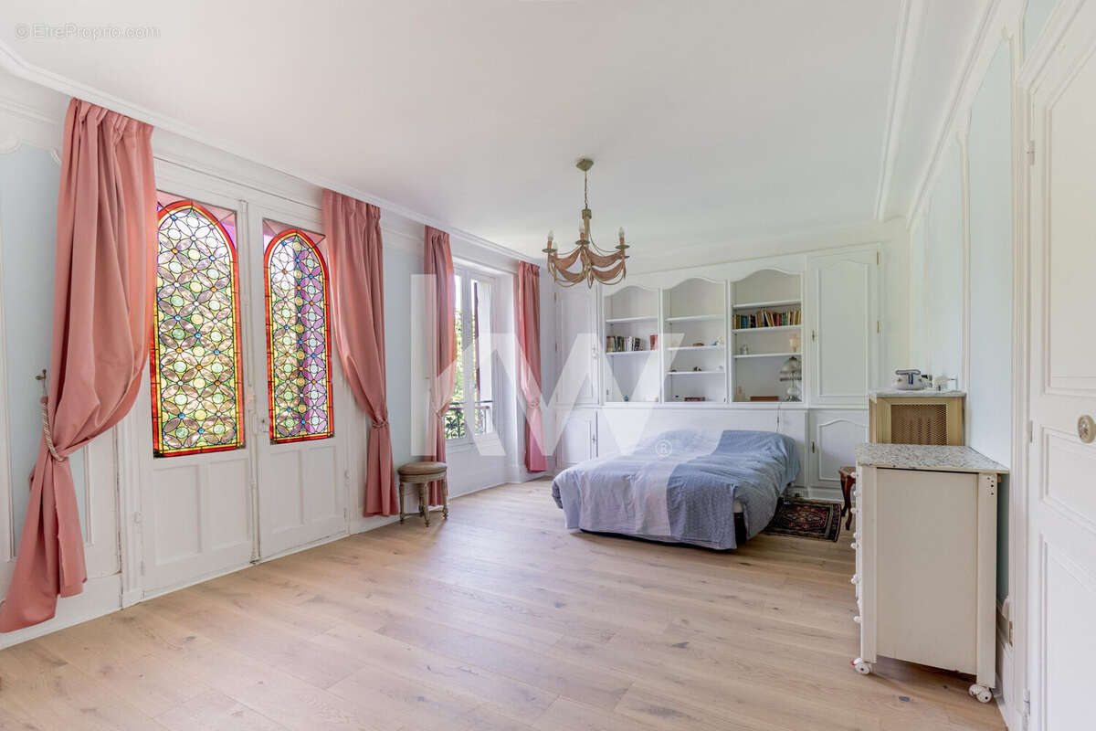 Maison 255 m² à Chelles  - photo 9