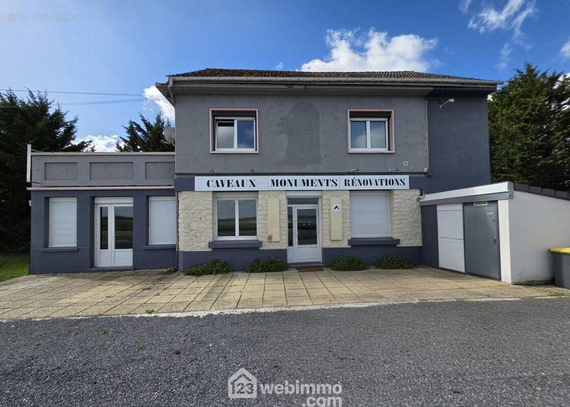 ? Immeuble de rapport idéalement situé sur un axe très passant (N44) ? Opportunité rare avec double rentabilité : activité commerciale + logement déjà loué - Appartement à LA VILLE-AUX-BOIS-LES-PONTAVERT