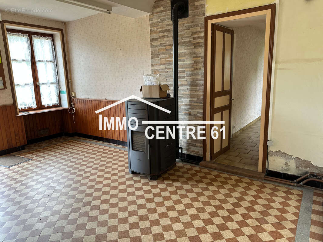 Maison de 70m2 avec dépendances sur 3560m2 - photo 3