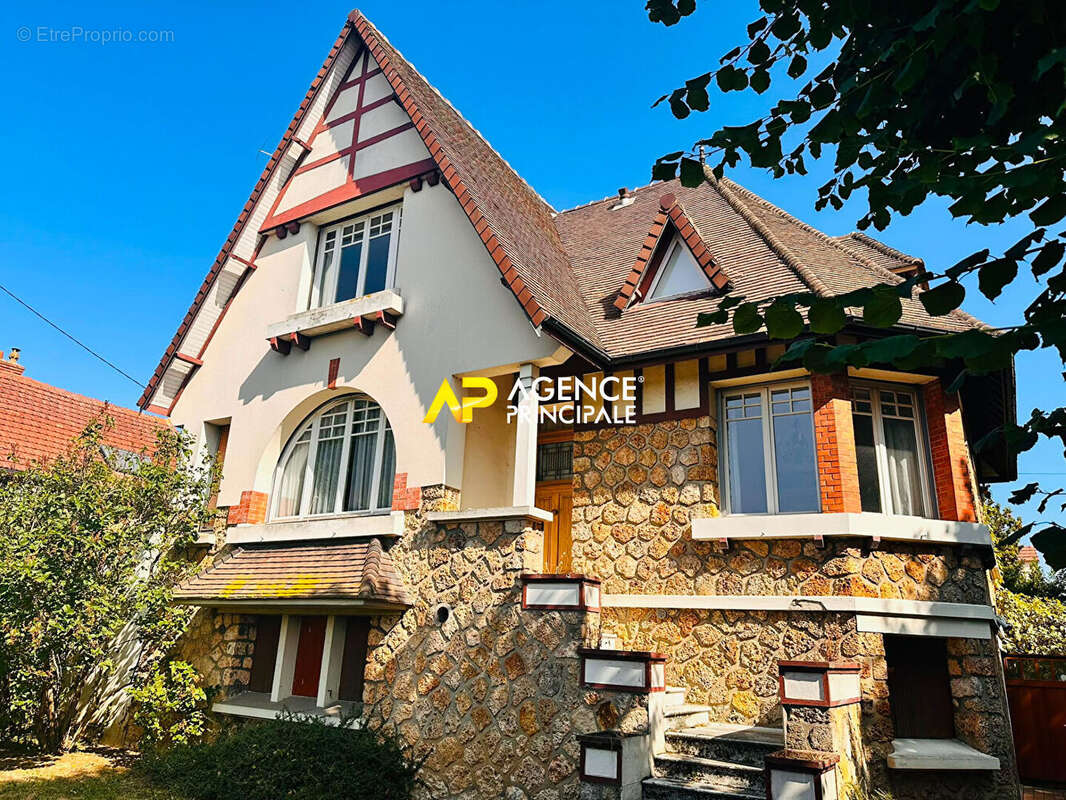 Sartrouville - Le Fresnay Vieux Pays - Maison 6 pièces 130 m2 - photo 5